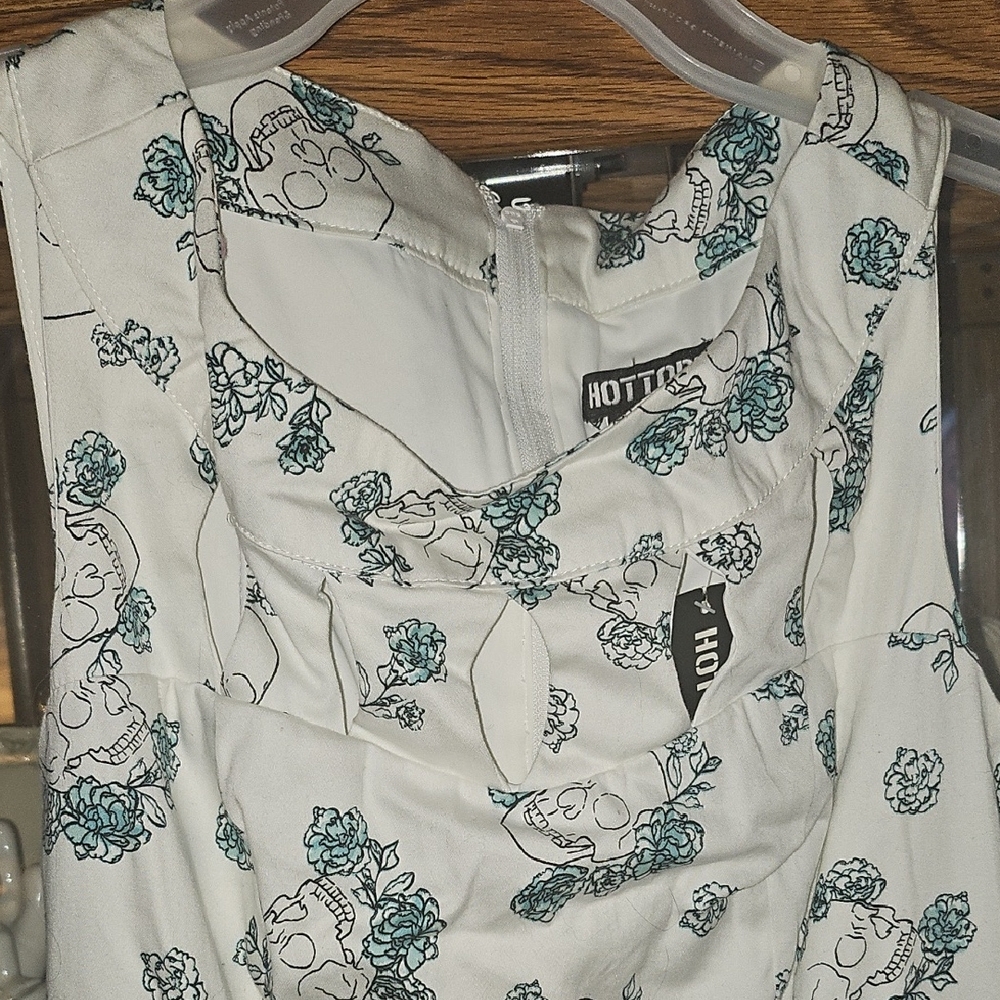 Hot Topic Ivory Dress with Pockets  Skull and Floral Design